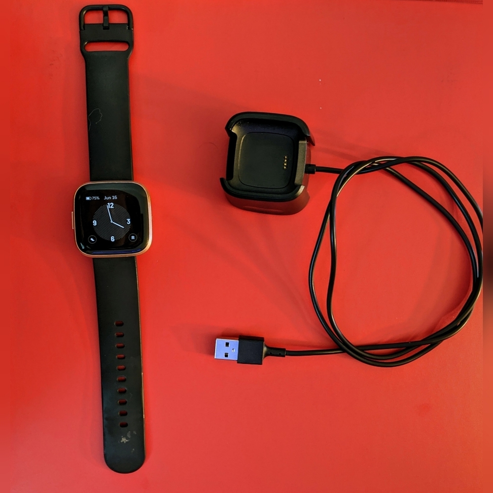 🆕 Rose gold Fitbit versa 2